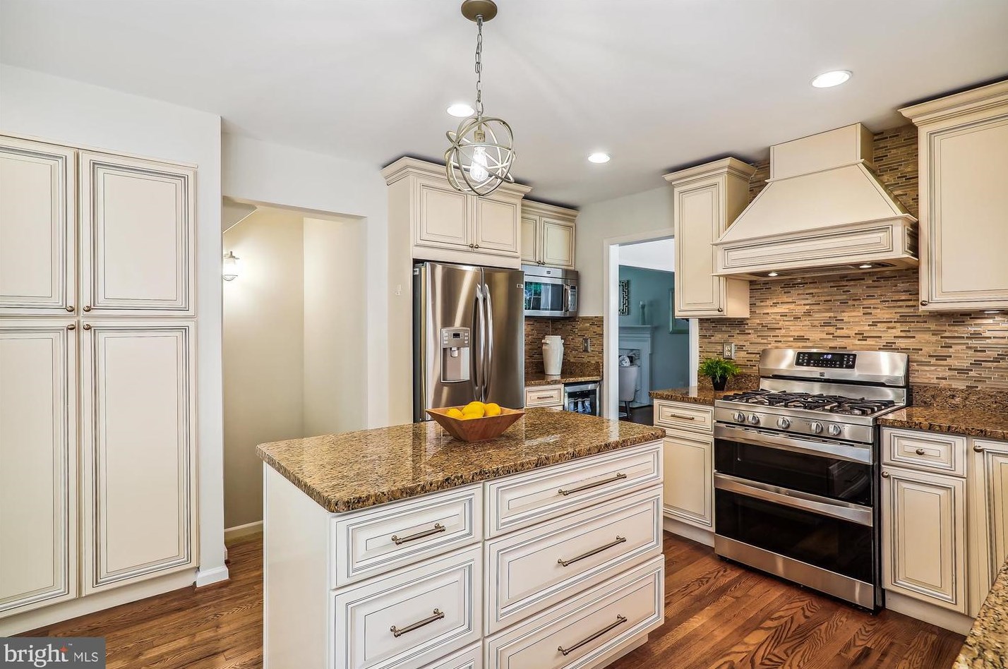 12632 Falconbridge Dr, Gaithersburg MD 20878-3430 exterior