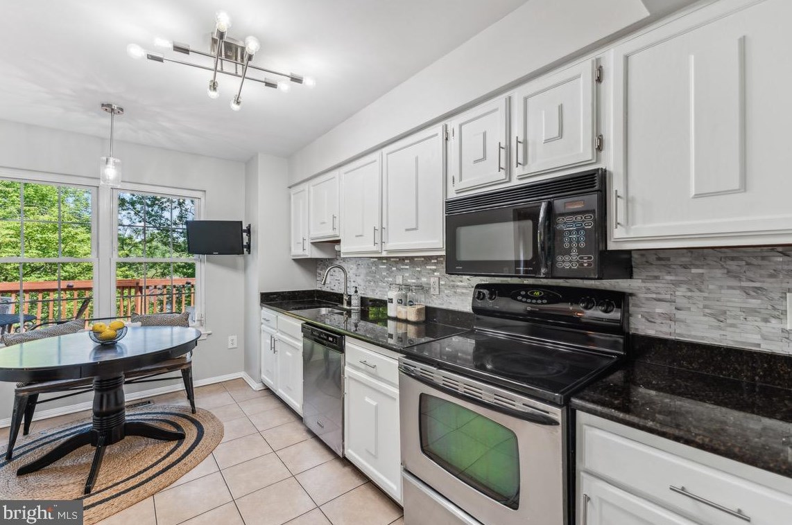 1903 Brightleaf Ct, Silver Spring MD 20902-5805 exterior