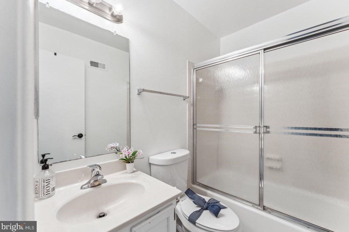 1903 Brightleaf Ct, Silver Spring MD 20902-5805 exterior