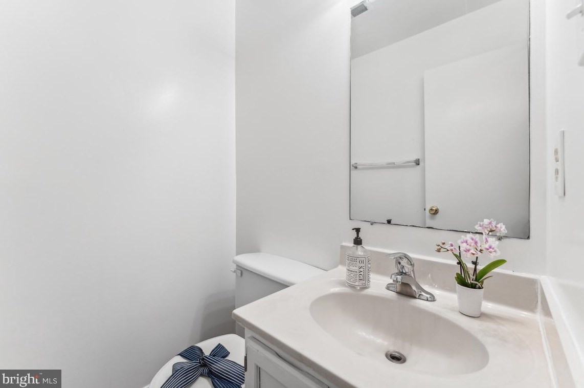 1903 Brightleaf Ct, Silver Spring MD 20902-5805 exterior