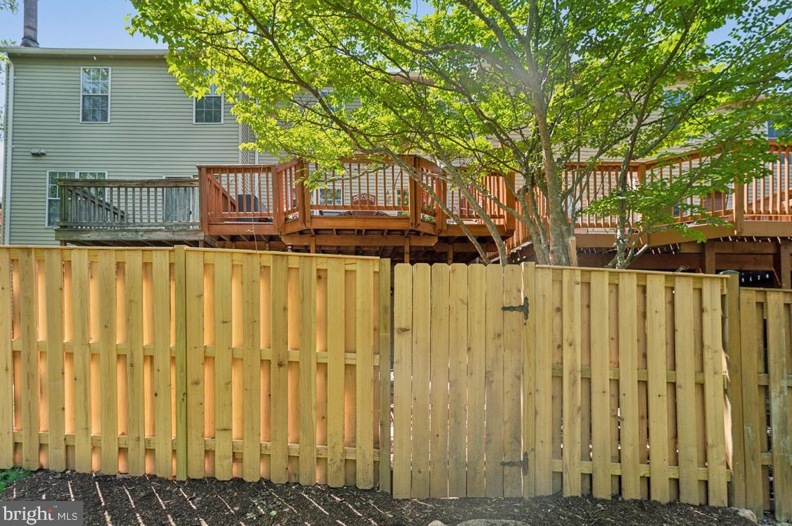 1903 Brightleaf Ct, Silver Spring MD 20902-5805 exterior