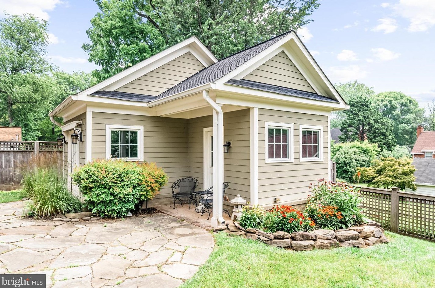 2028 Lanier Dr, Silver Spring MD 20910-5021 exterior