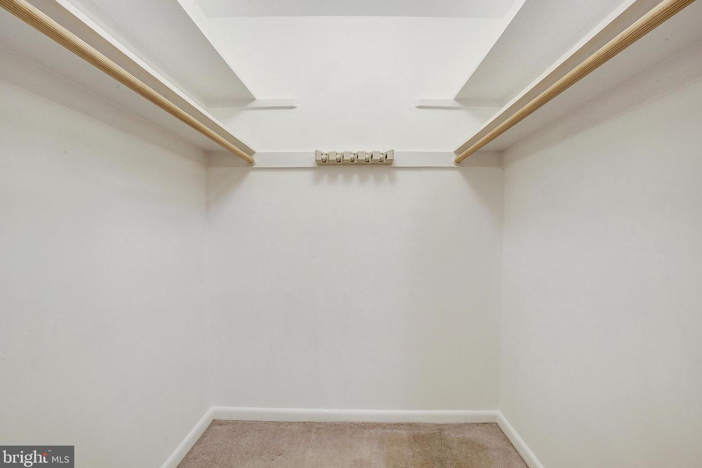 7425 Democracy Blvd, Bethesda MD  20817-1228 exterior