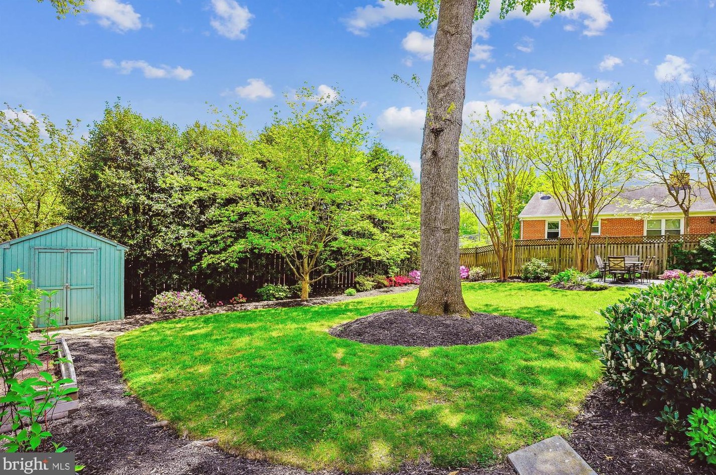 9203 Summit Rd, Silver Spring MD 20910-4132 exterior