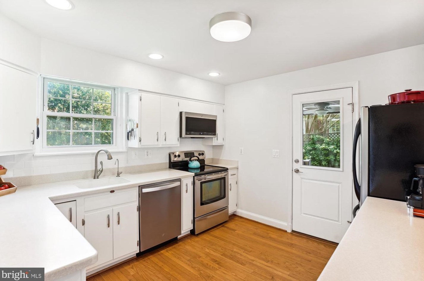 9203 Summit Rd, Silver Spring MD 20910-4132 exterior