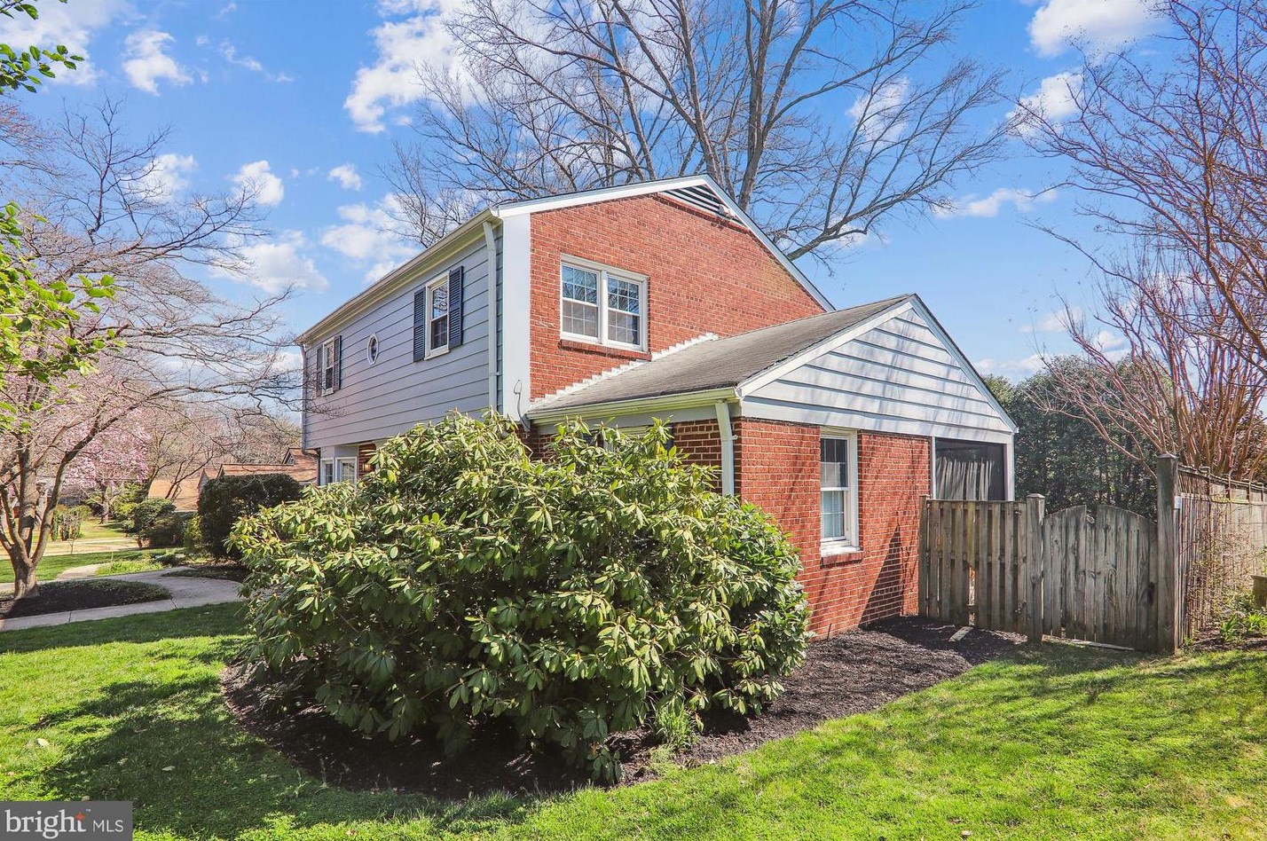 9203 Summit Rd, Silver Spring MD 20910-4132 exterior