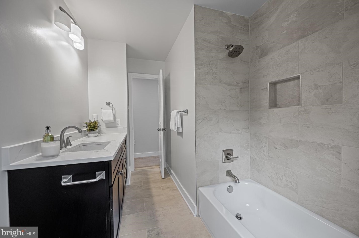 1517 Arbor View Rd, Silver Spring MD  20902-1406 exterior