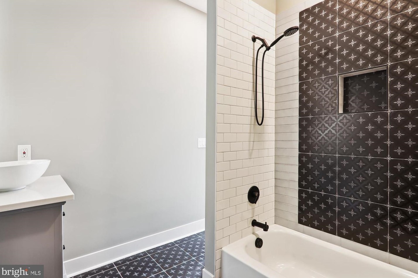 6609 Cockerille Ave, Silver Spring MD  20912-4732 exterior