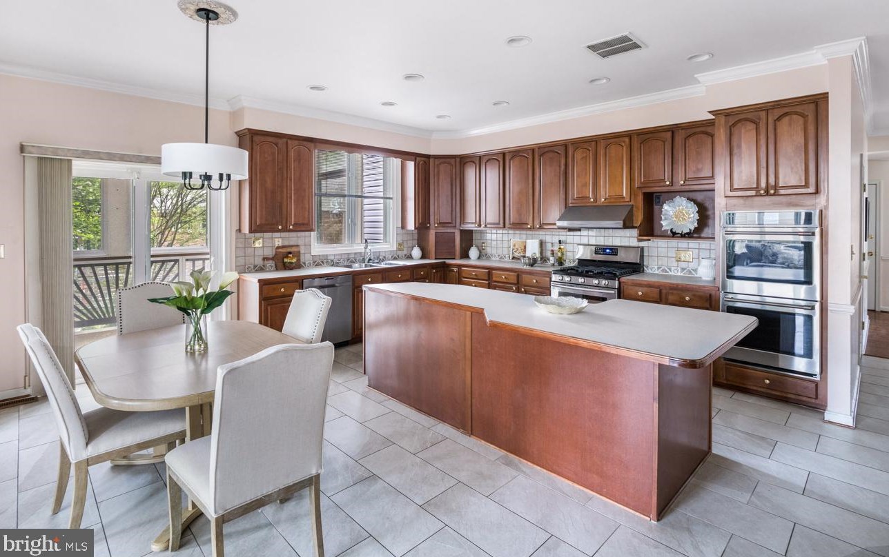 1520 Vivian Pl, Silver Spring MD 20902-3537 exterior