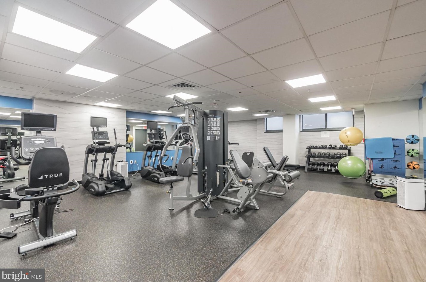 7111 Woodmont Ave, Bethesda MD 20815-6200 exterior