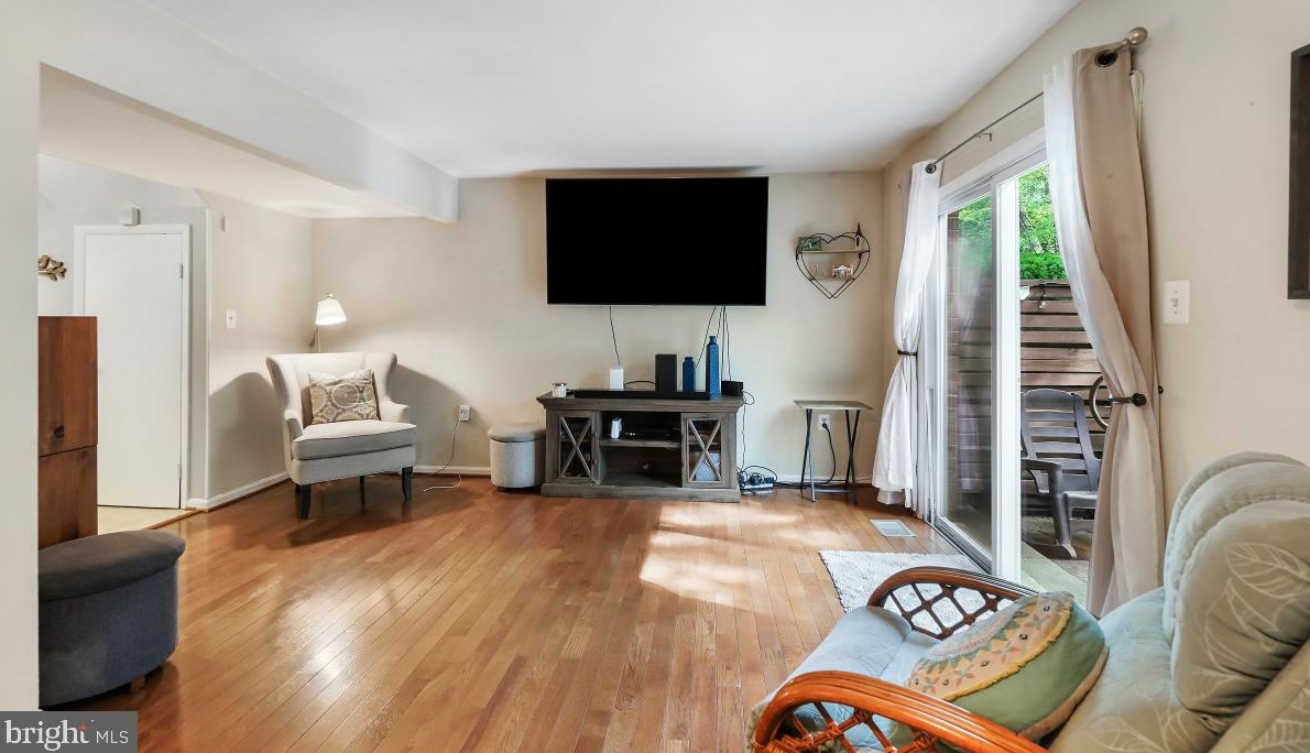 19 Orch Dr, Gaithersburg MD 20878-2221 exterior