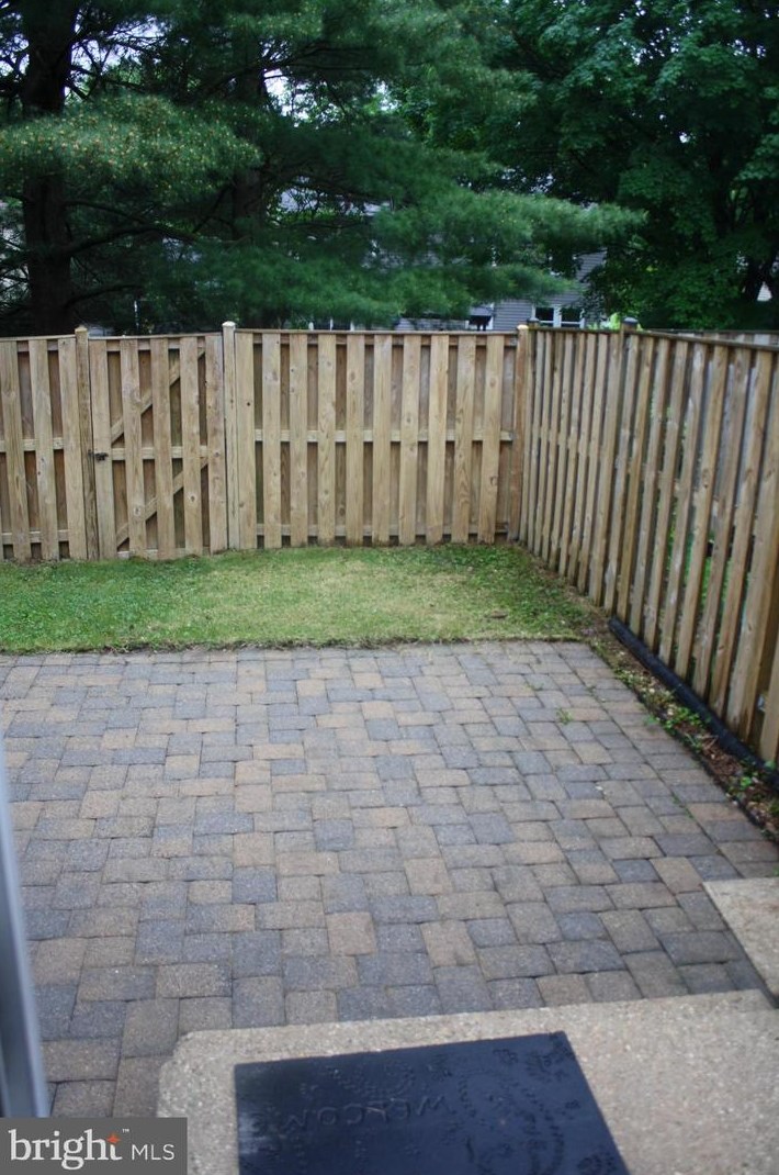 20 Capricorn Ct, Rockville MD 20855-2567 exterior