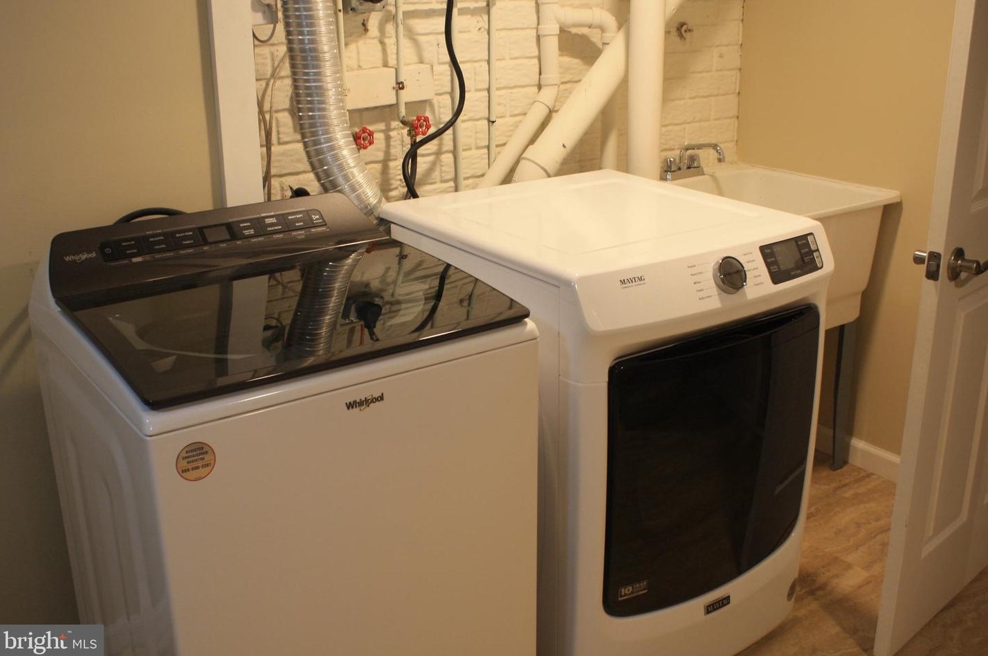 20 Capricorn Ct, Rockville MD 20855-2567 exterior