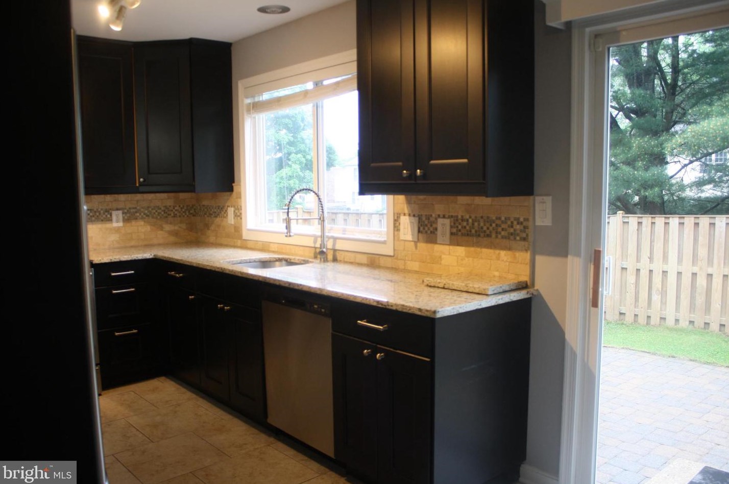 20 Capricorn Ct, Rockville MD 20855-2567 exterior