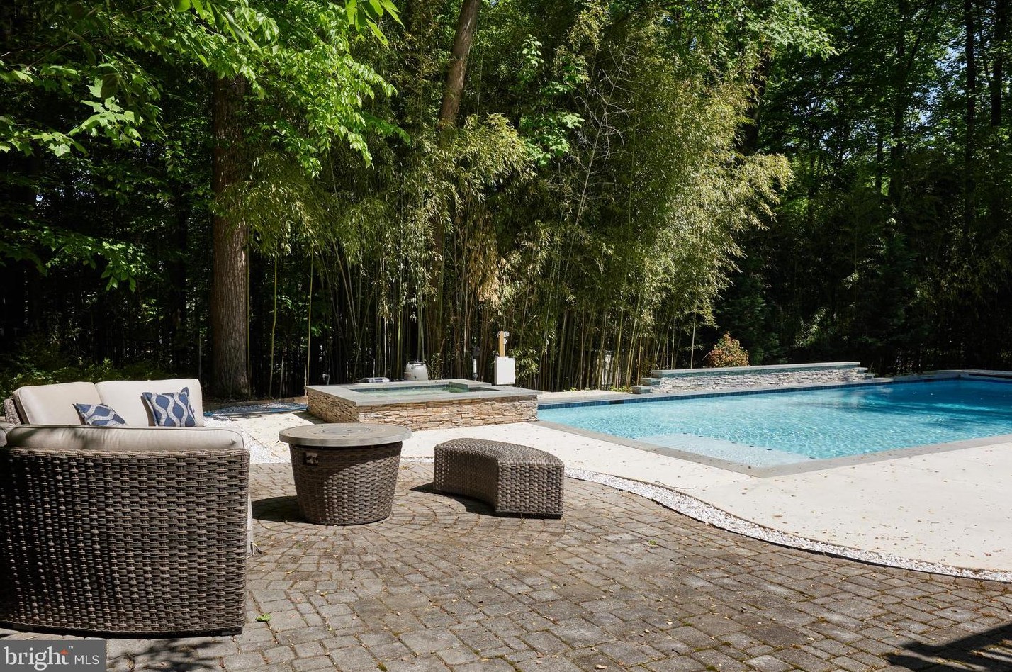 8505 Carlynn Dr, Bethesda MD 20817-4310 exterior