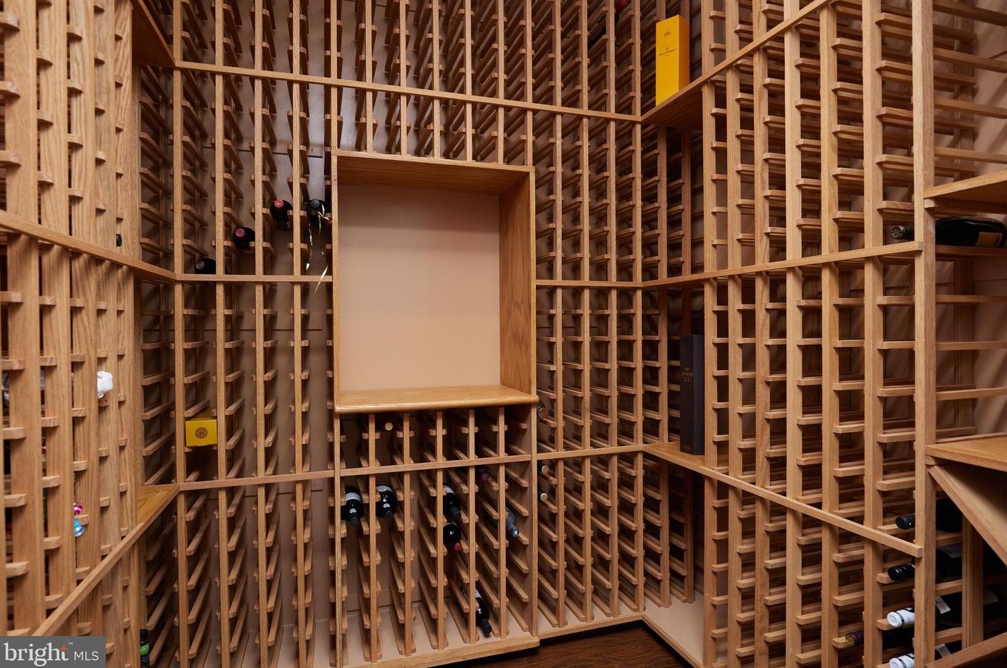 8505 Carlynn Dr, Bethesda MD 20817-4310 exterior