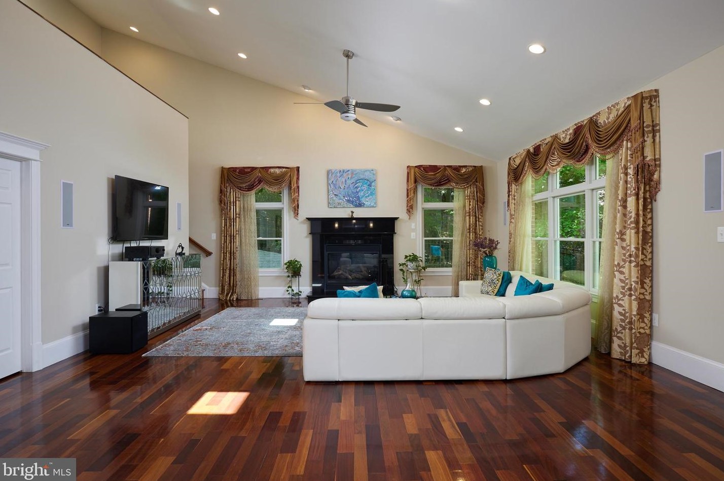 8505 Carlynn Dr, Bethesda MD 20817-4310 exterior