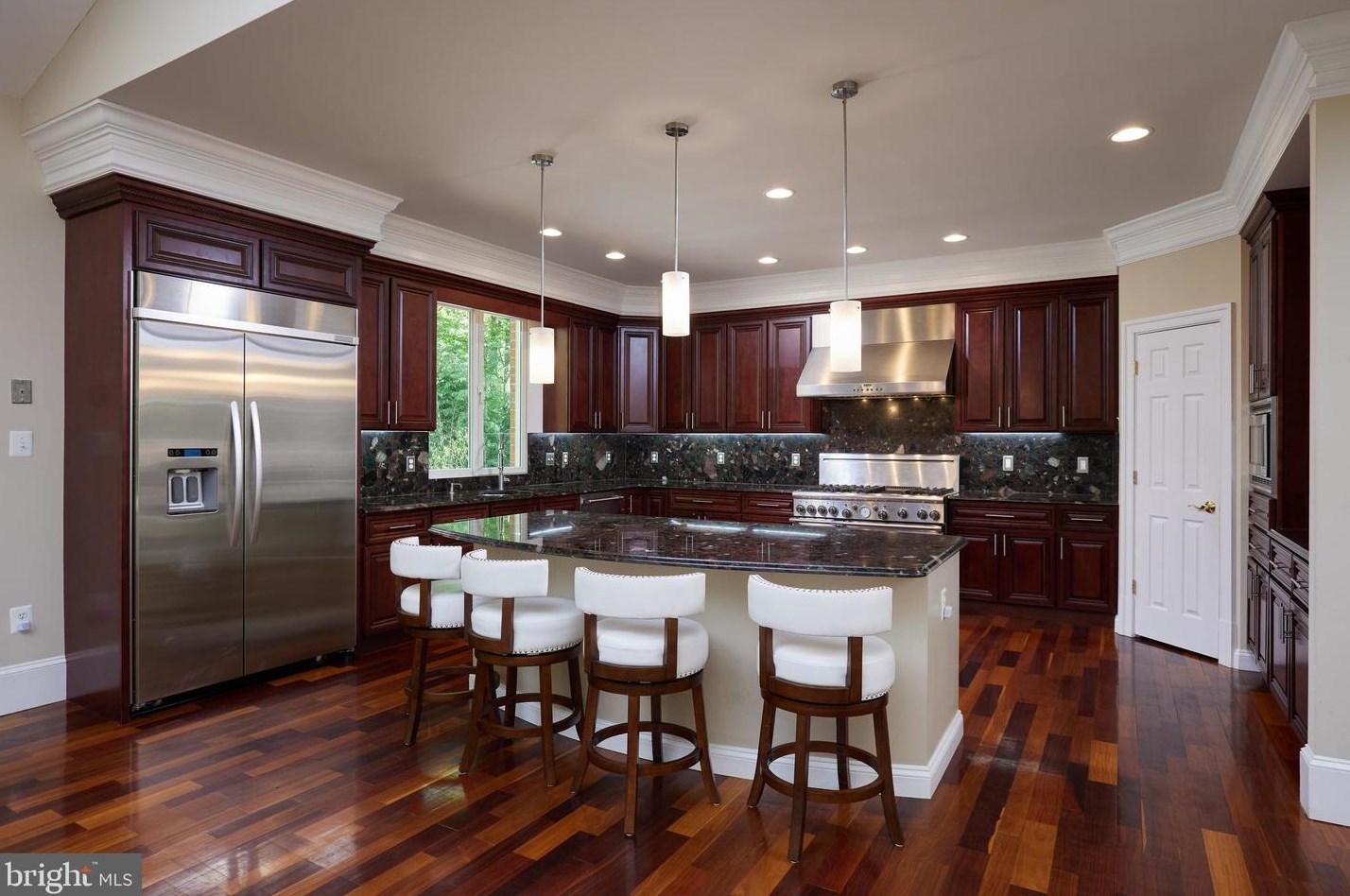 8505 Carlynn Dr, Bethesda MD 20817-4310 exterior