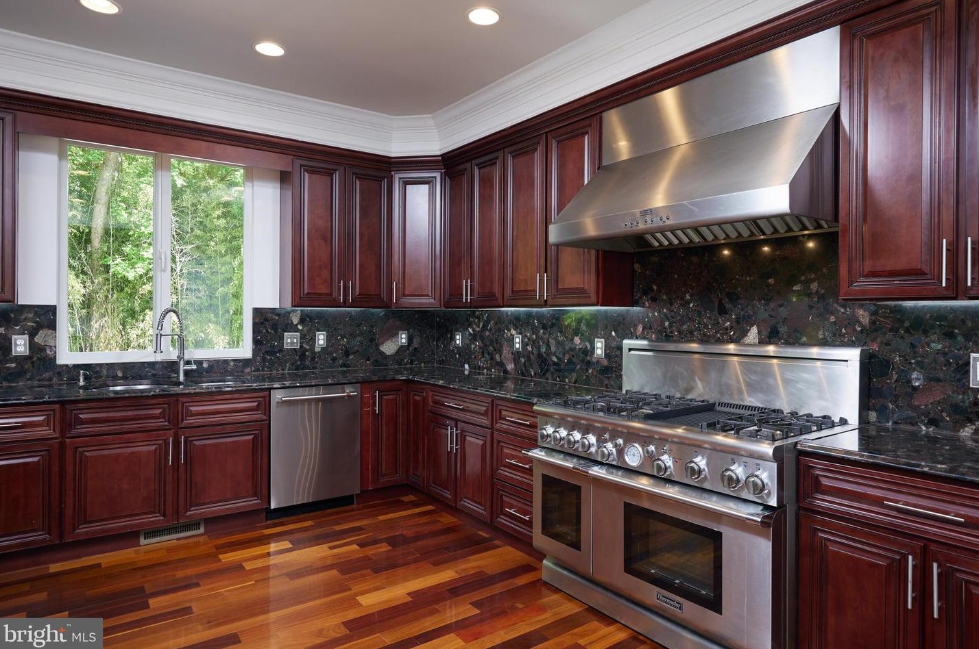 8505 Carlynn Dr, Bethesda MD 20817-4310 exterior