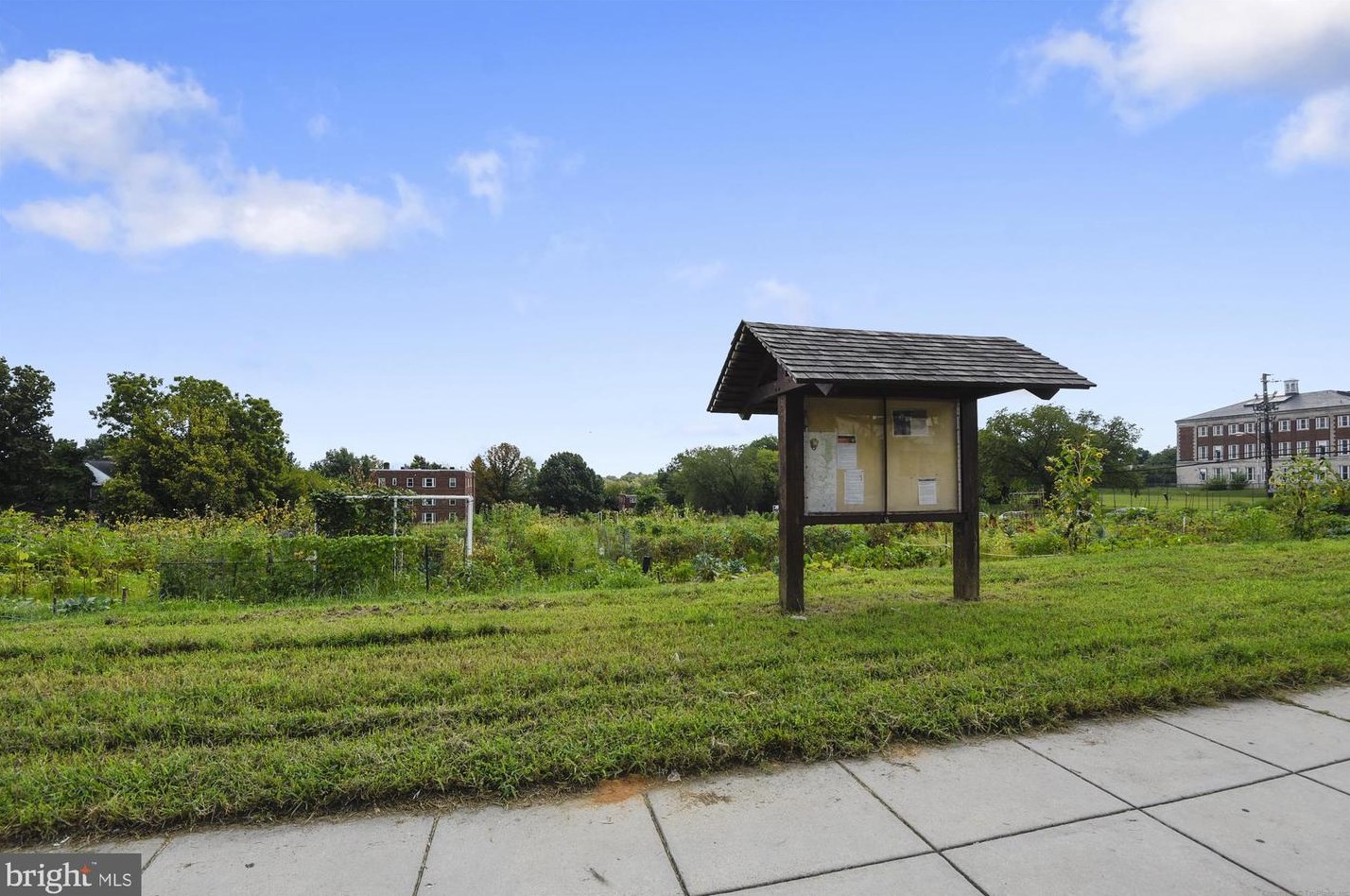 7902 Glenside Dr, Silver Spring MD 20912-7327 exterior