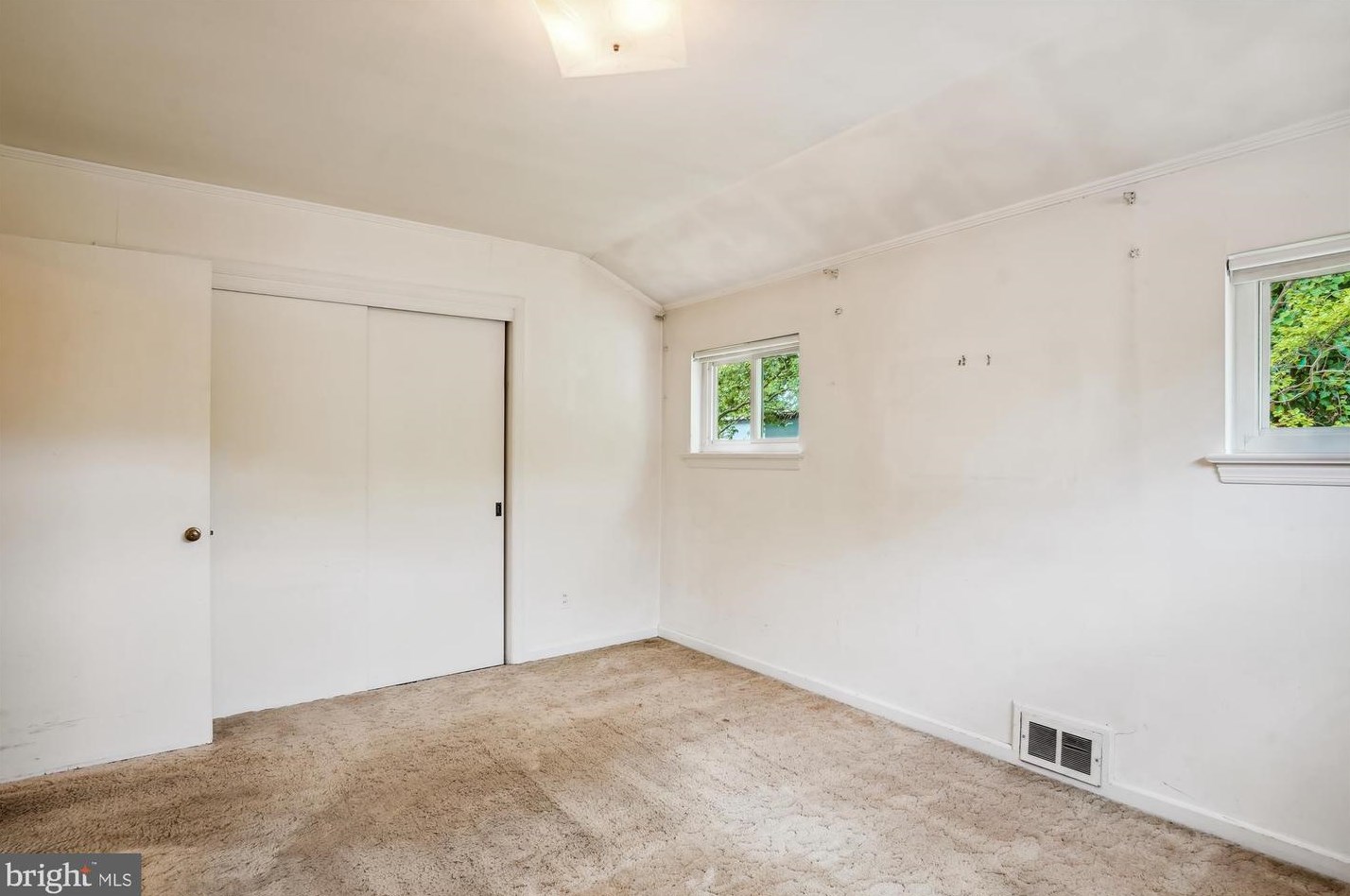 7902 Glenside Dr, Silver Spring MD 20912-7327 exterior