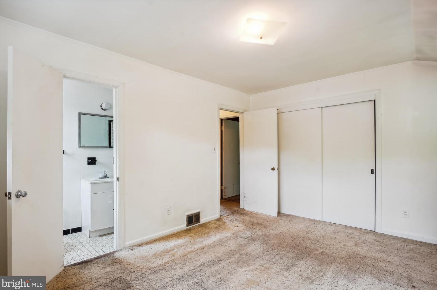 7902 Glenside Dr, Silver Spring MD 20912-7327 exterior