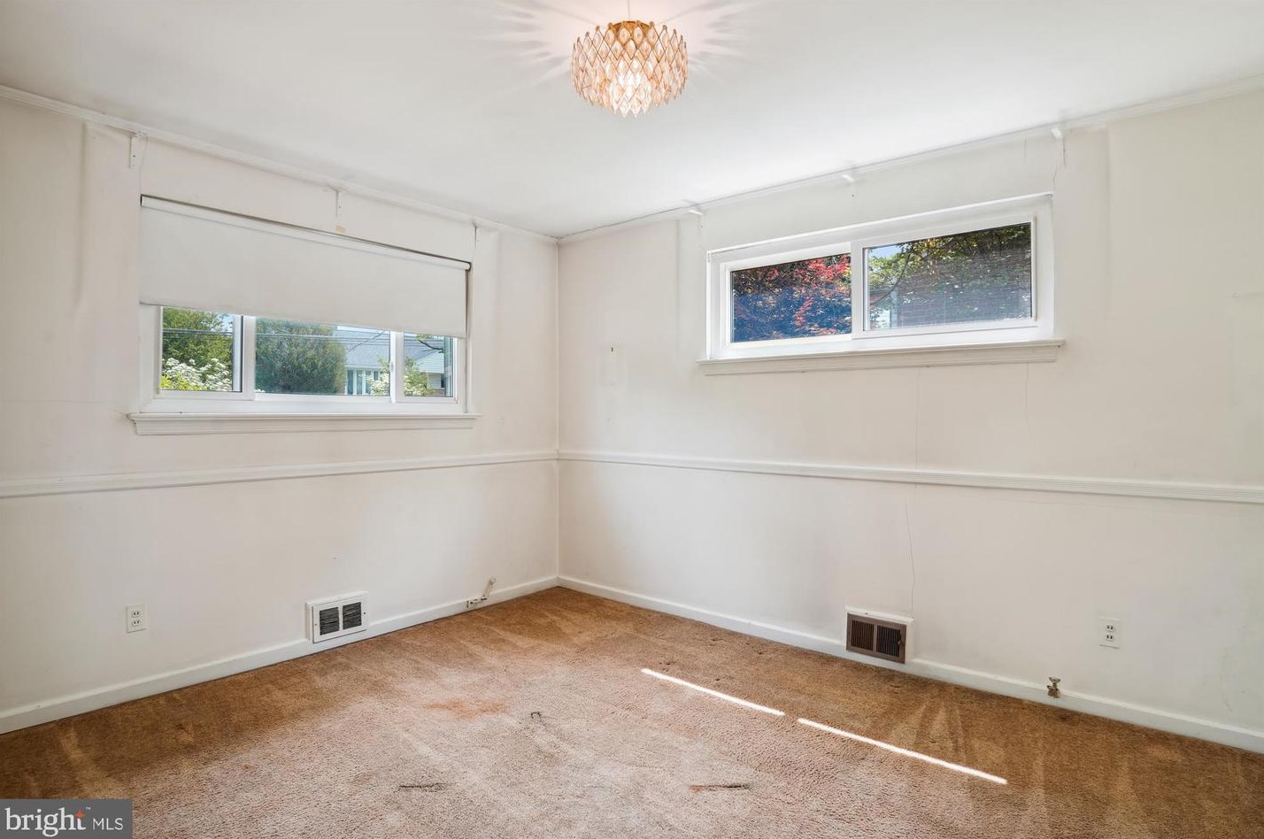 7902 Glenside Dr, Silver Spring MD 20912-7327 exterior