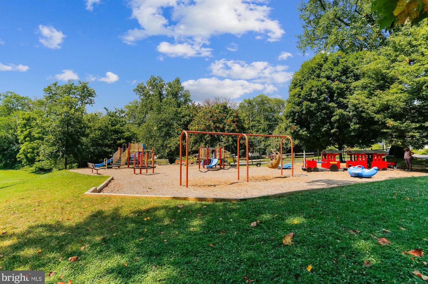 7902 Glenside Dr, Silver Spring MD 20912-7327 exterior