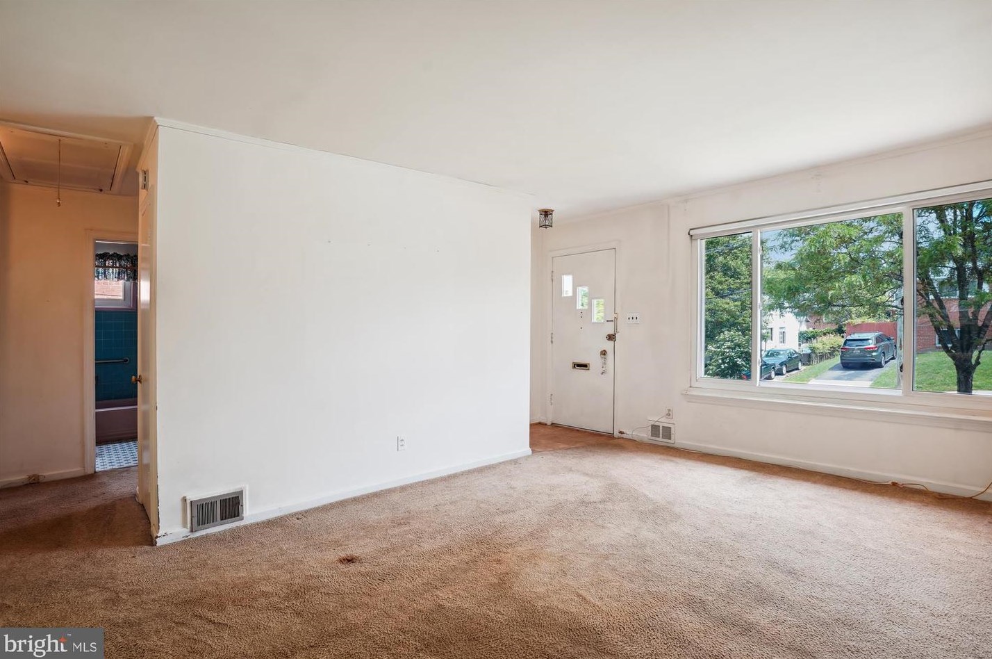 7902 Glenside Dr, Silver Spring MD 20912-7327 exterior