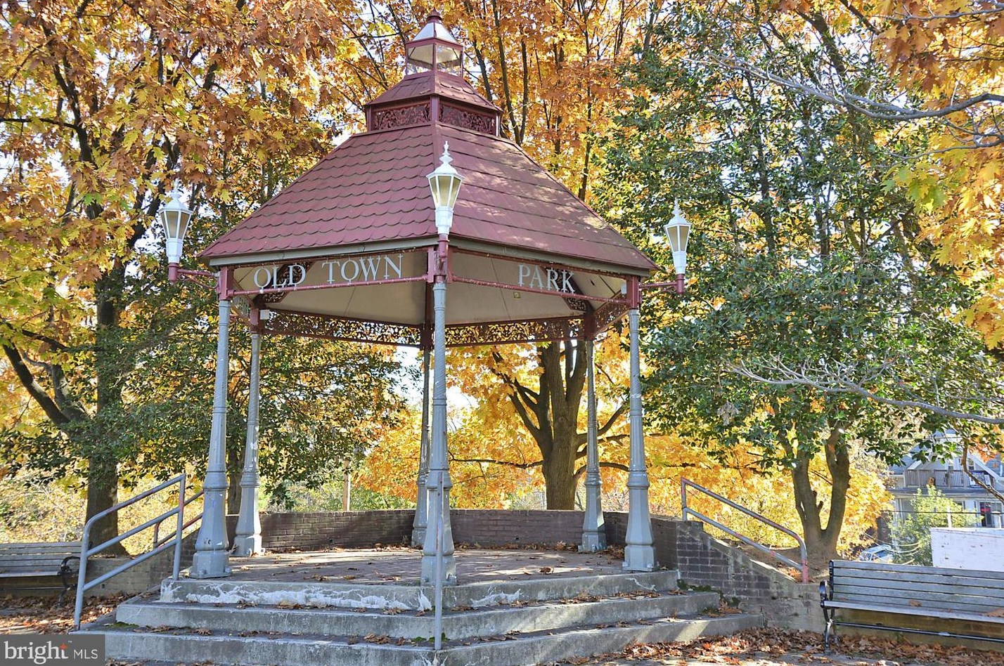 7902 Glenside Dr, Silver Spring MD 20912-7327 exterior