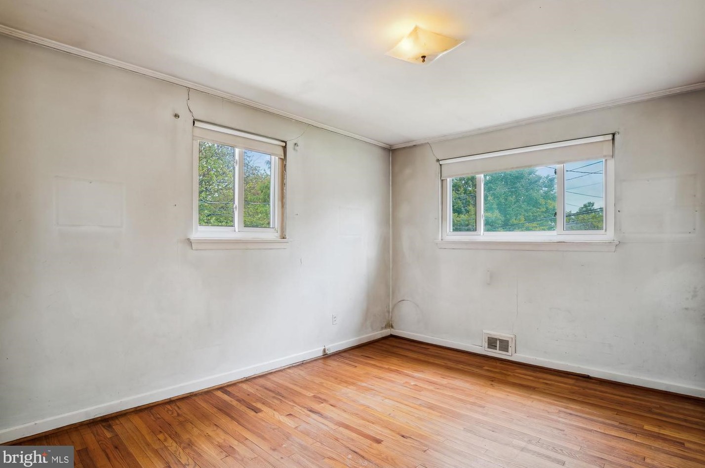 7902 Glenside Dr, Silver Spring MD 20912-7327 exterior