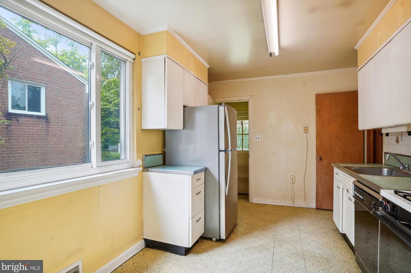 7902 Glenside Dr, Silver Spring MD 20912-7327 exterior