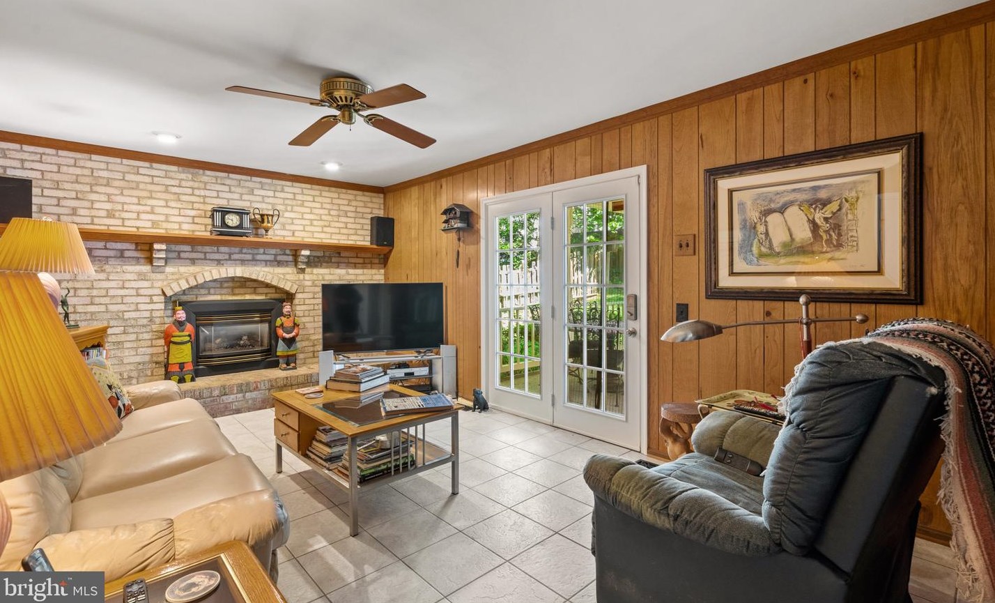 11444 Oak Leaf Dr, Silver Spring MD 20901-5013 exterior