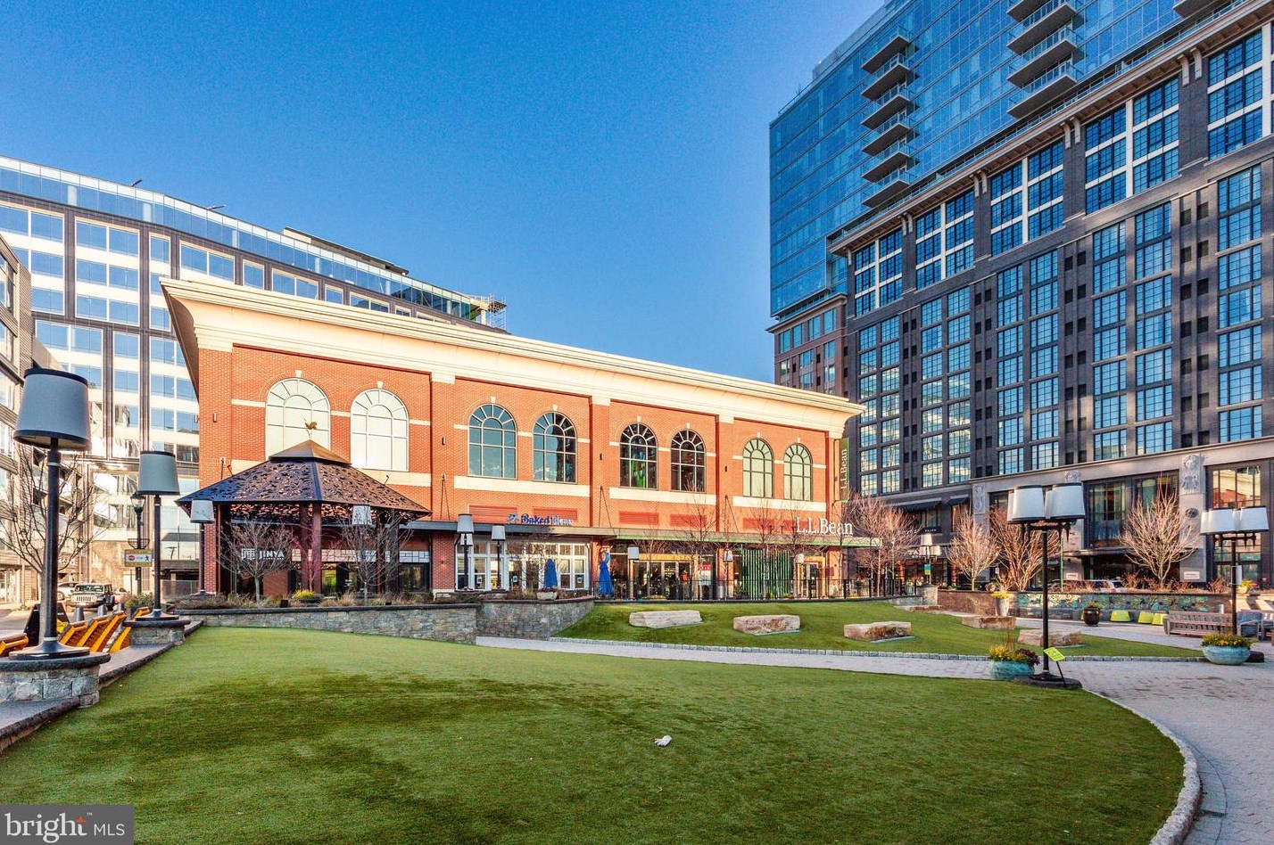 10294 Grosvenor Pl, Rockville MD 20852 exterior