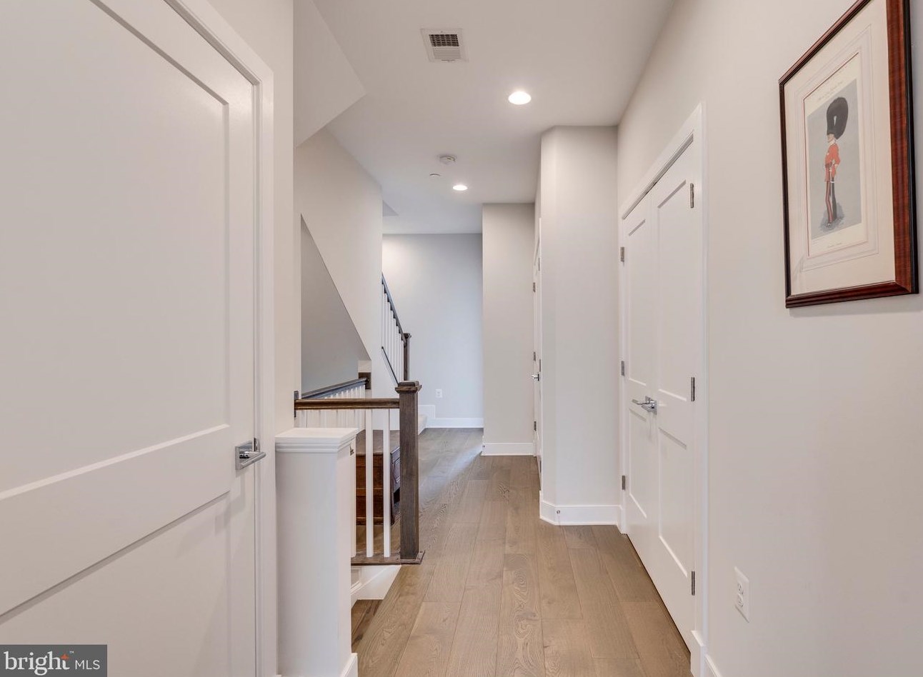 10294 Grosvenor Pl, Rockville MD 20852 exterior