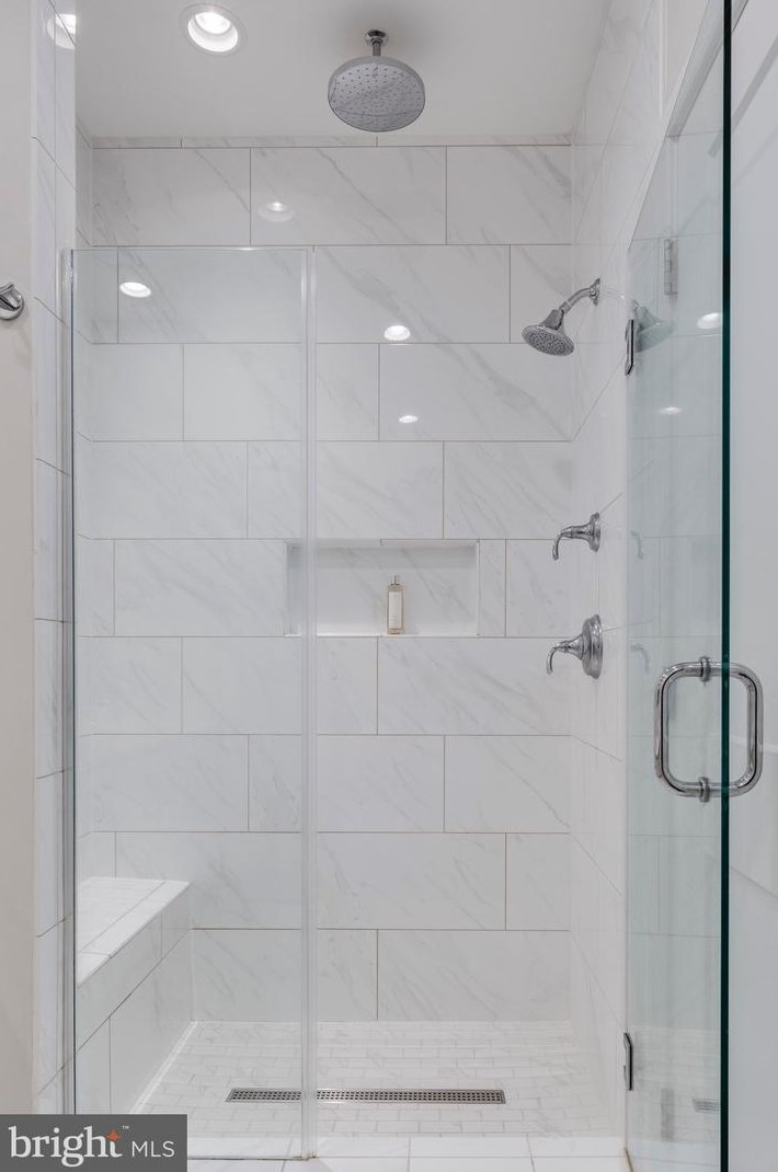 10294 Grosvenor Pl, Rockville MD 20852 exterior