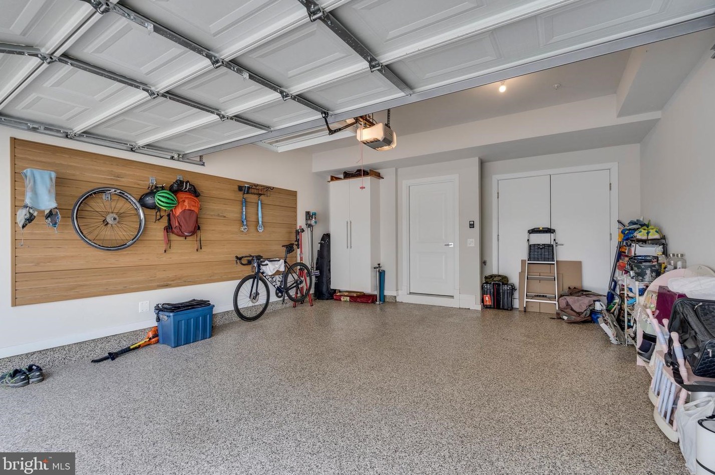 10294 Grosvenor Pl, Rockville MD 20852 exterior