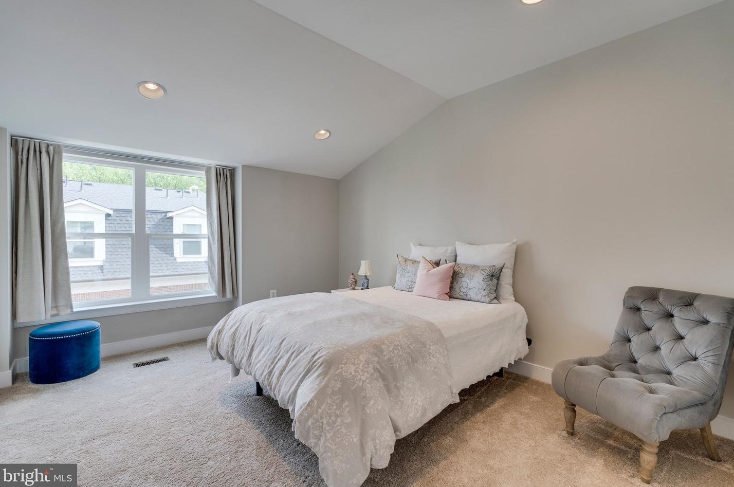 10294 Grosvenor Pl, Rockville MD 20852 exterior