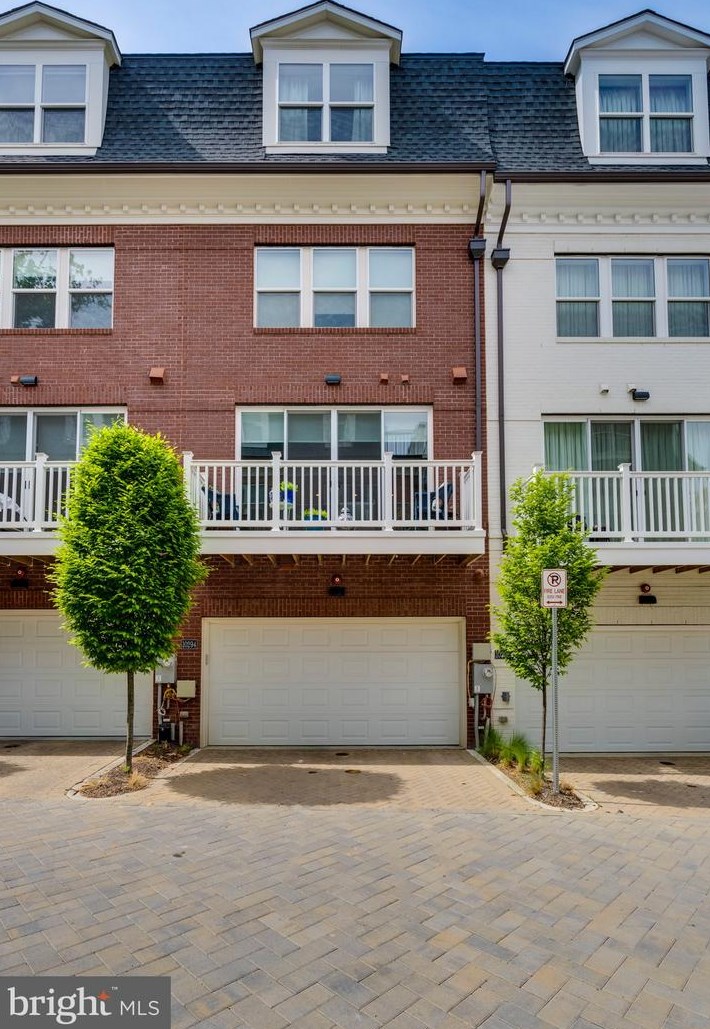 10294 Grosvenor Pl, Rockville MD 20852 exterior
