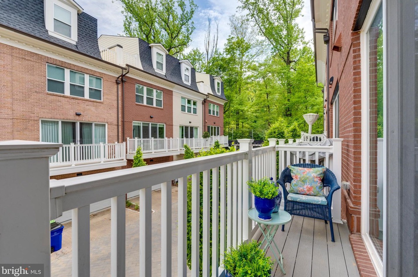 10294 Grosvenor Pl, Rockville MD 20852 exterior