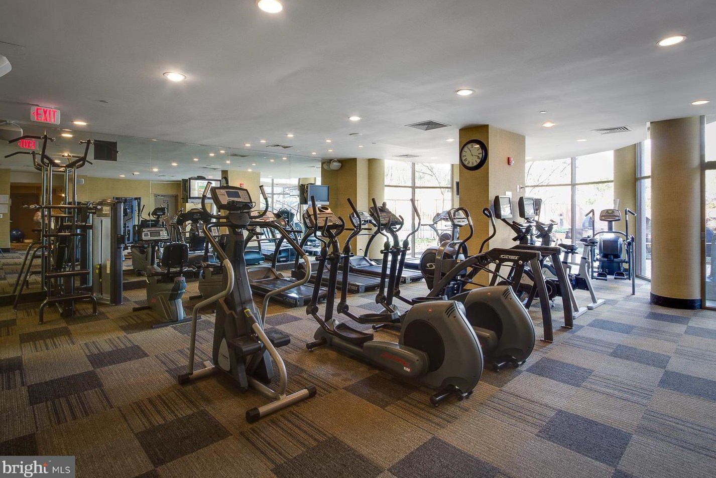 10101 Grosvenor Pl, Rockville MD 20852-6640 exterior