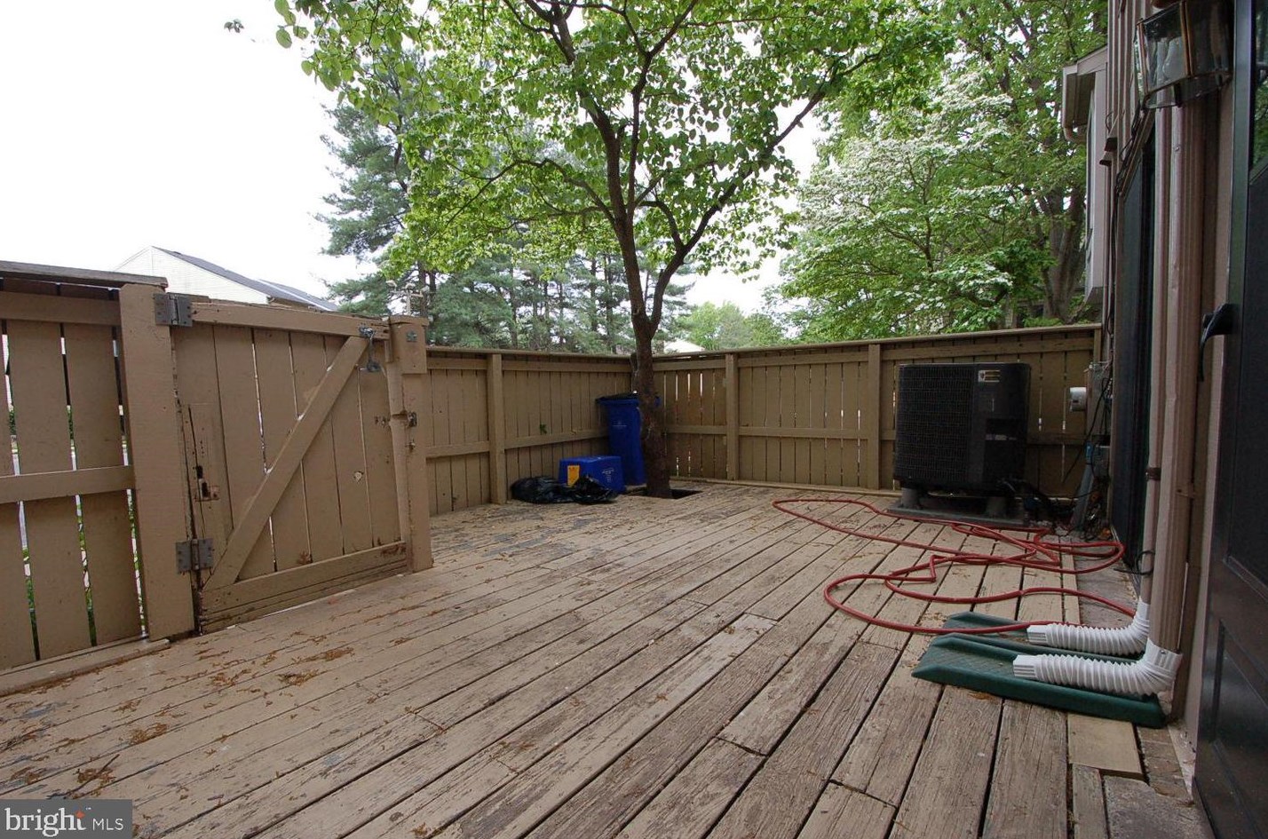 9325 Chadburn Pl, Gaithersburg MD 20886-4029 exterior