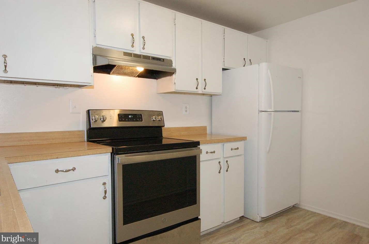 9325 Chadburn Pl, Gaithersburg MD 20886-4029 exterior