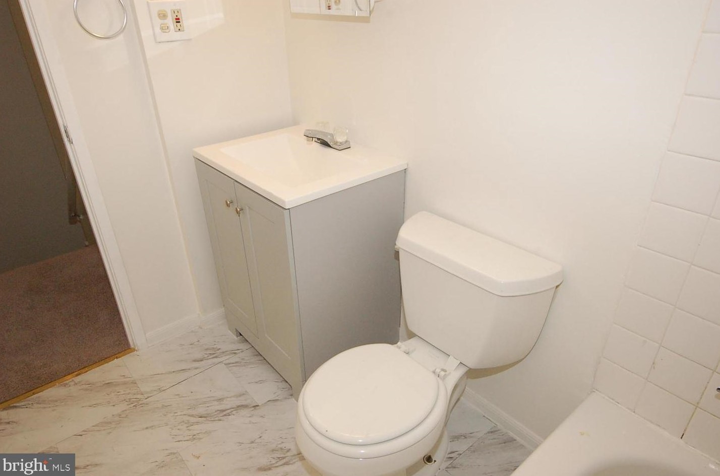 9325 Chadburn Pl, Gaithersburg MD 20886-4029 exterior