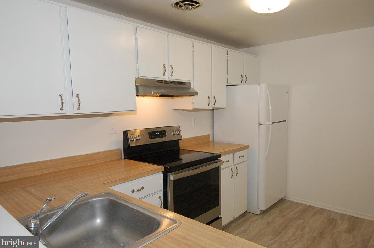 9325 Chadburn Pl, Gaithersburg MD 20886-4029 exterior