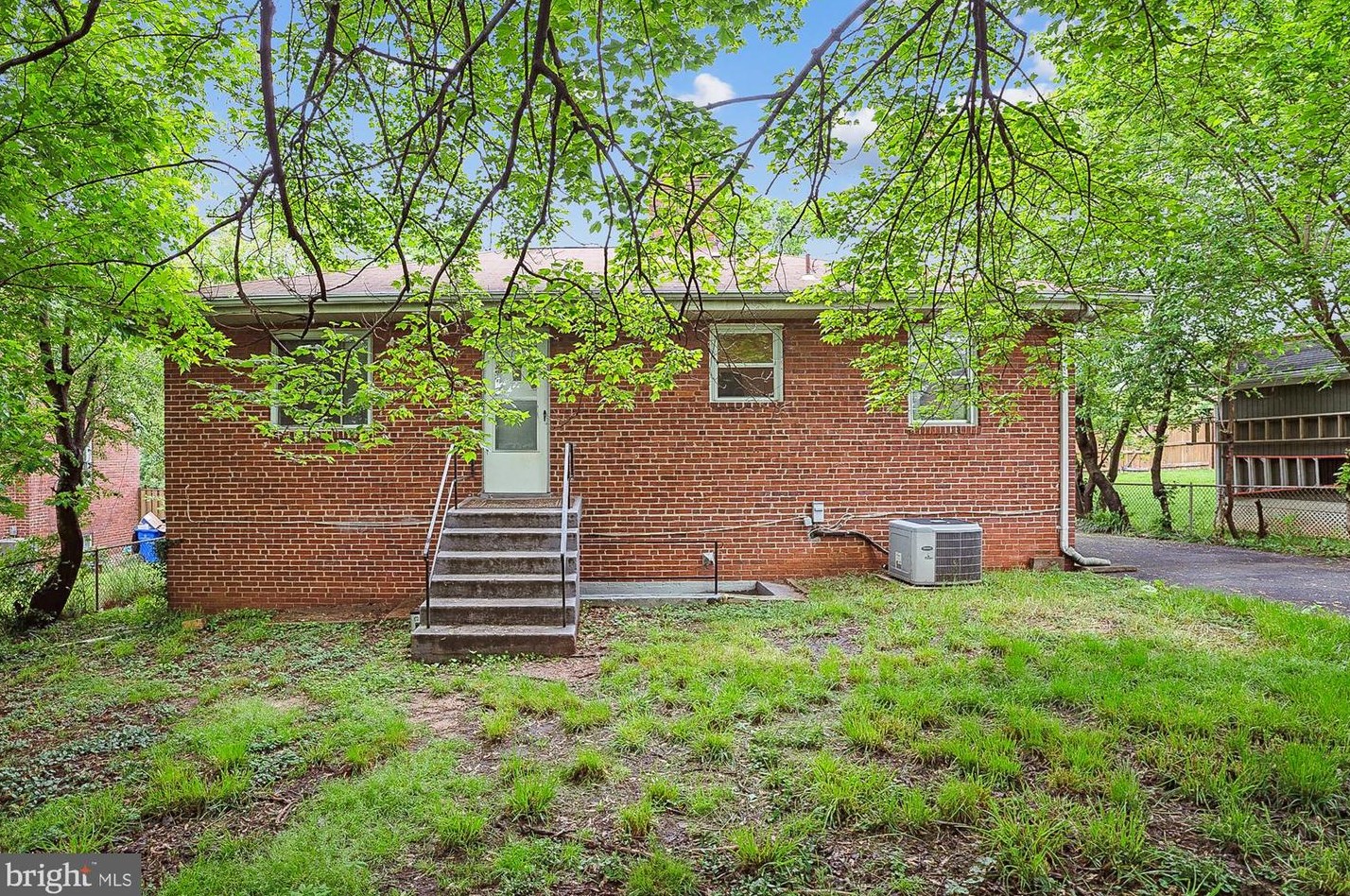 2302 Eccleston St, Silver Spring MD 20902-4830 exterior