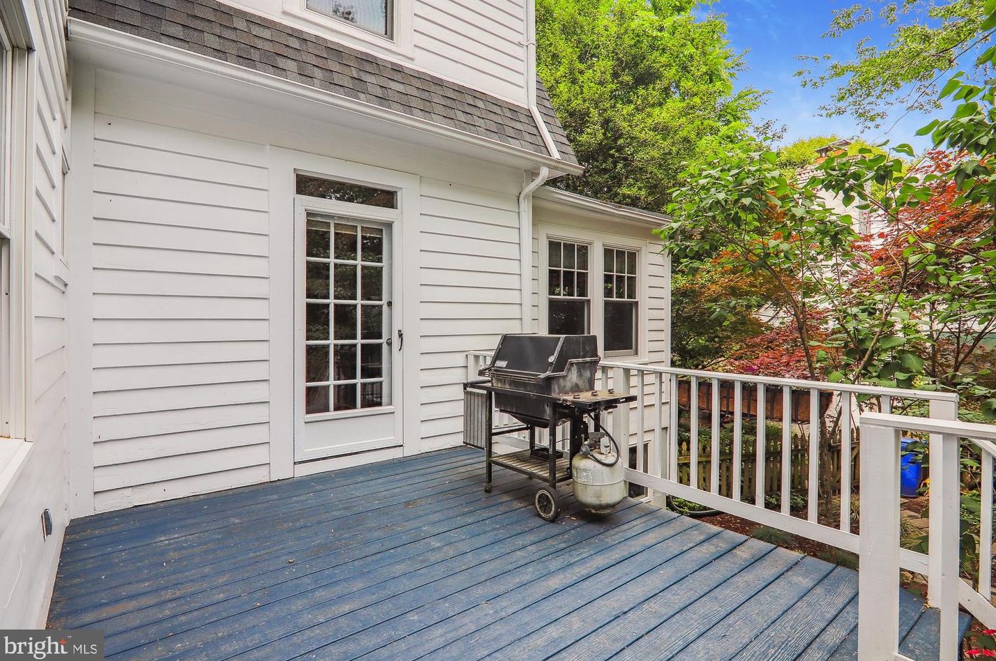 1408 Highland Dr, Silver Spring MD 20910-1524 exterior