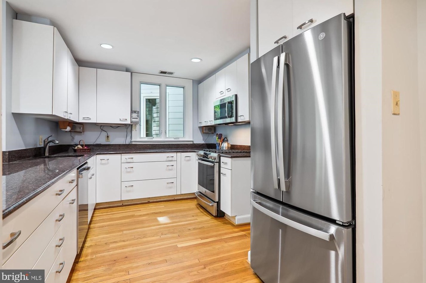 1408 Highland Dr, Silver Spring MD 20910-1524 exterior