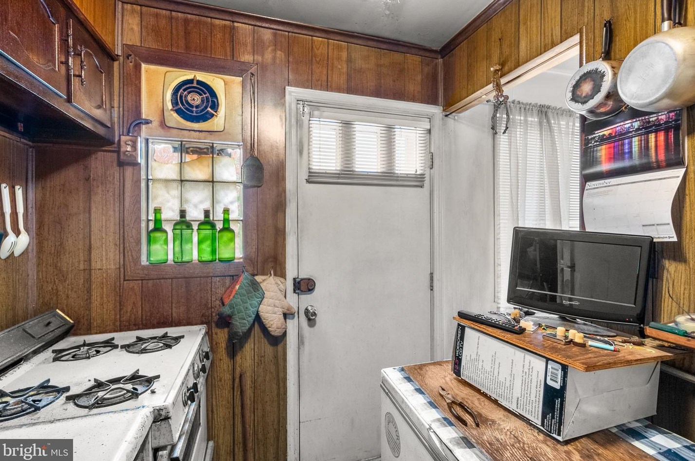 8518 11th Ave, Silver Spring MD 20903-3204 exterior