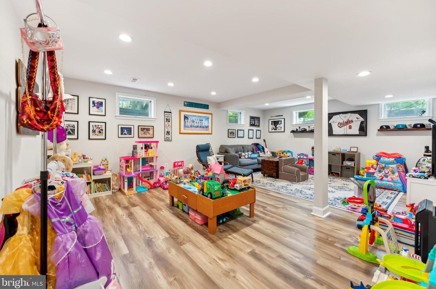 13320 Wye Oak Dr, Gaithersburg MD  20878-3537 exterior